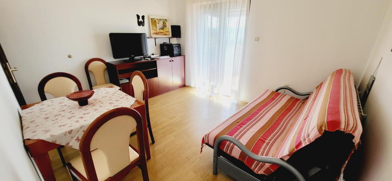 Apartments Italo By El-Pi Tours Njivice Buitenkant foto